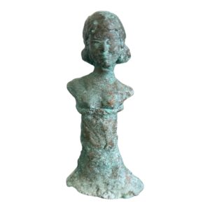 Bronzeskulptur Femme Verte med naturlig grøn patina – unik håndstøbt bronzekvinde